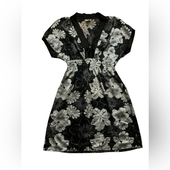 2 for $20- Jane Alexander floral shirt black and silver size medium - Picture 1 of 2